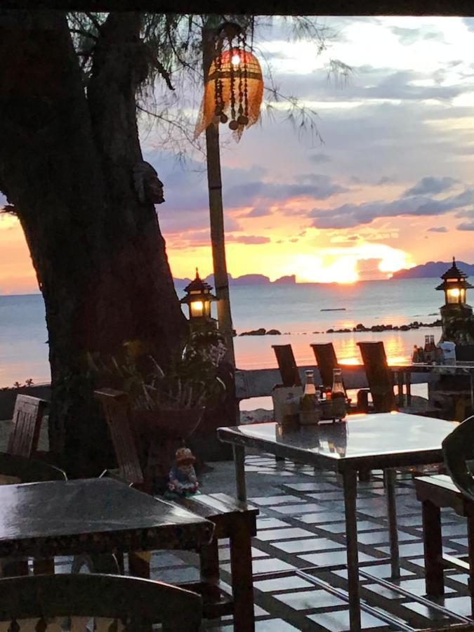 Andaman Beach Resort Koh Jum Exterior foto