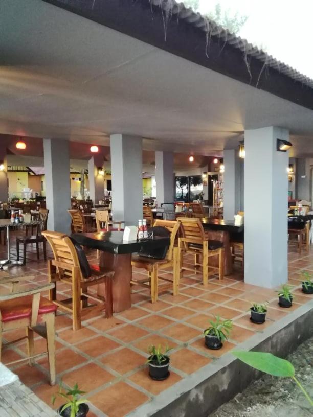 Andaman Beach Resort Koh Jum Exterior foto